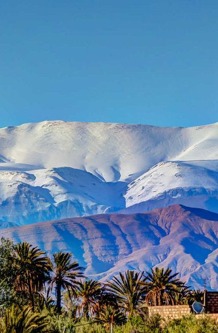 Warm-up: choosing between a place, an action and a style of holiday.